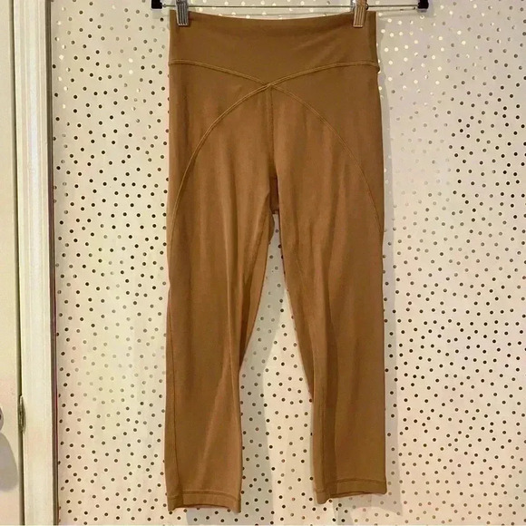 Lululemon Get Centred High Rise Crop - Picture 1 of 8